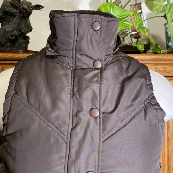 Urban Behavior Brown Vest, Zip up with snap closures - Picture 4 of 9